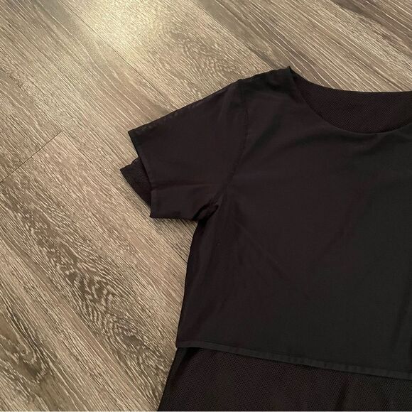 Lululemon mesh on mesh tee - Picture 3 of 9